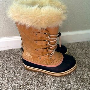 Girls Stylish Sorrel Snow Boots